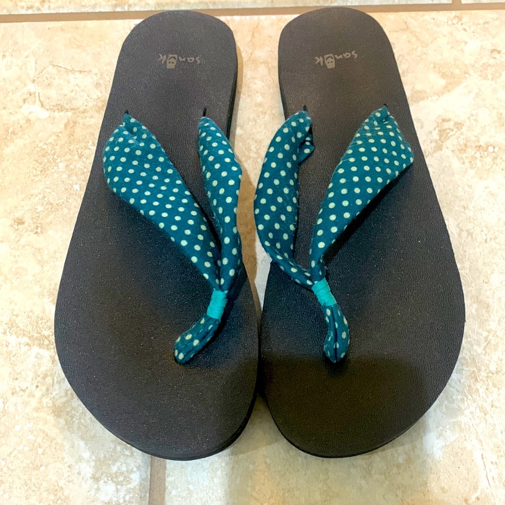 Sanuk Flip flops